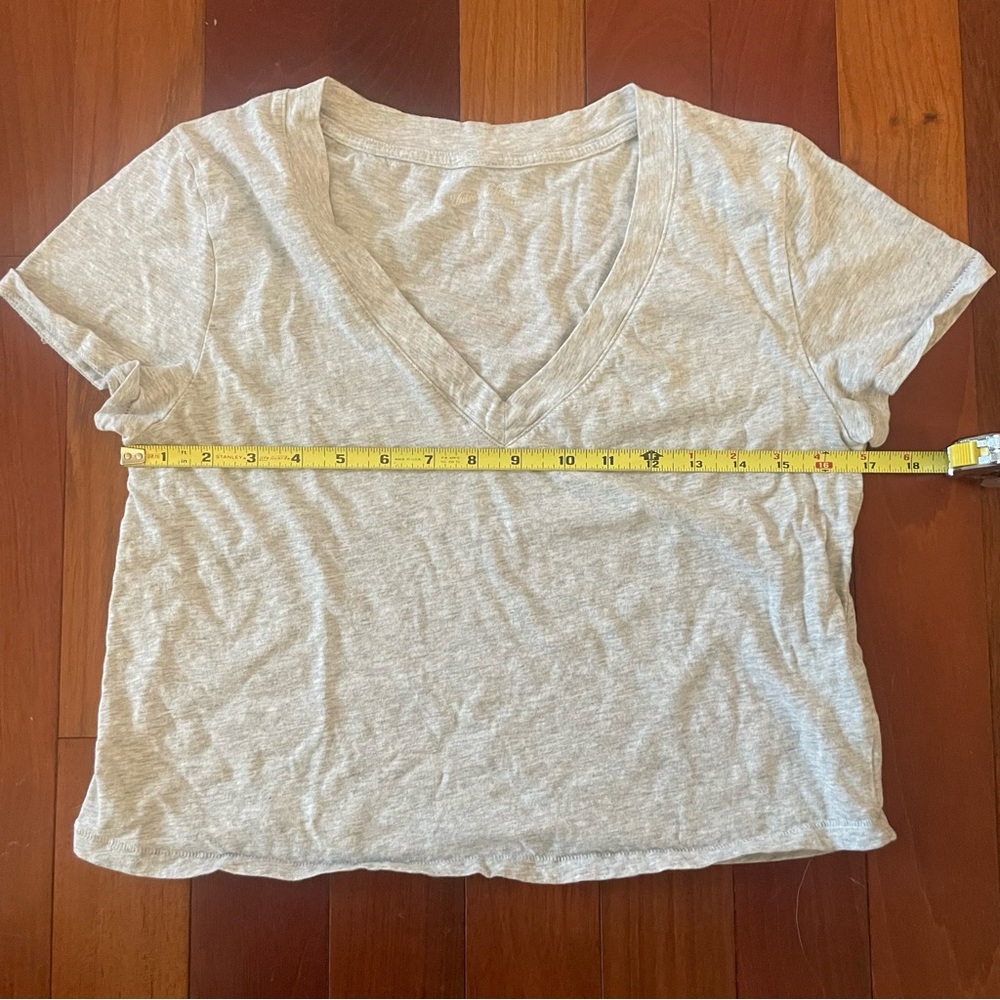 Universal Thread Light Grey Crop Tee V-Neck Medium 100% Cotton - Picture 5 of 6